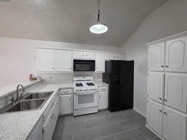 1306 SW 96th St — Photo 9