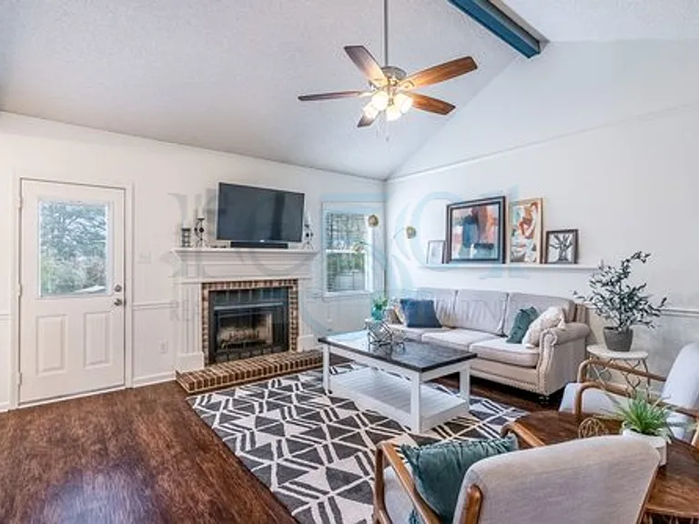 116 Tiffany Cir — Photo 3