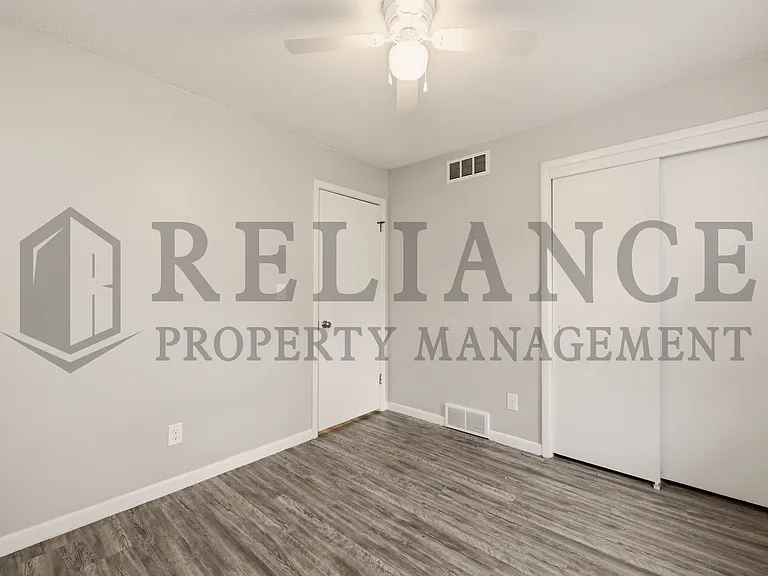 1401 W Calvert St — Photo 29