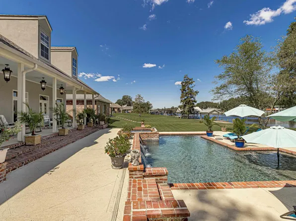 13232 Bayou Terrace Dr, Saint Amant, LA 70774