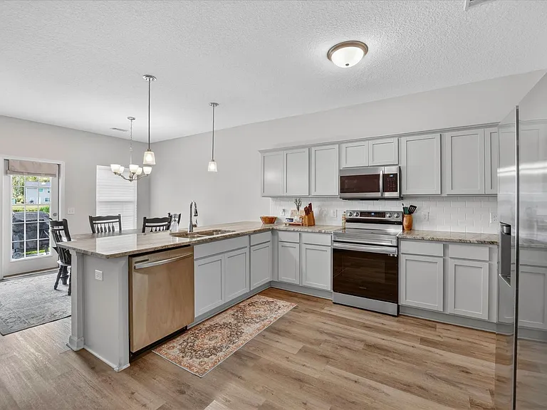 539 Brightleaf Cir — Photo 10