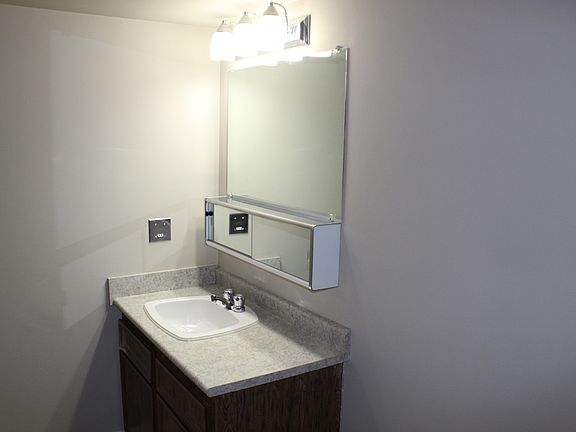 5th image of 615 Confederation Dr #2-bedroom