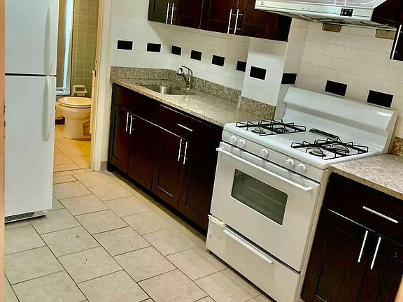 3rd image of 547 2nd Ave APT 4