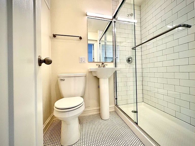 Van Buren Apartments — Photo 16
