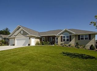 3194 Howard View Ln, Green Bay, WI 54313