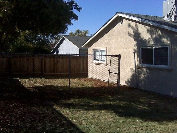 5th image of 120 Barton Way