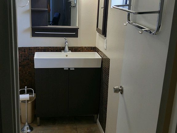 Private onsuite bath