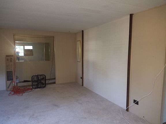 4th image of 263 Robin Hood Dr