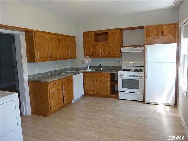 2nd image of 121 Landing Rd APT B