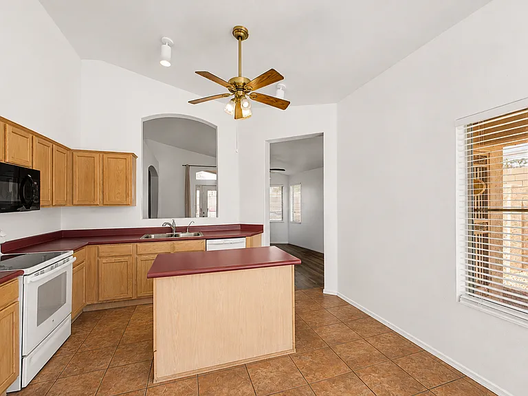 6906 W Phelps Rd — Photo 10