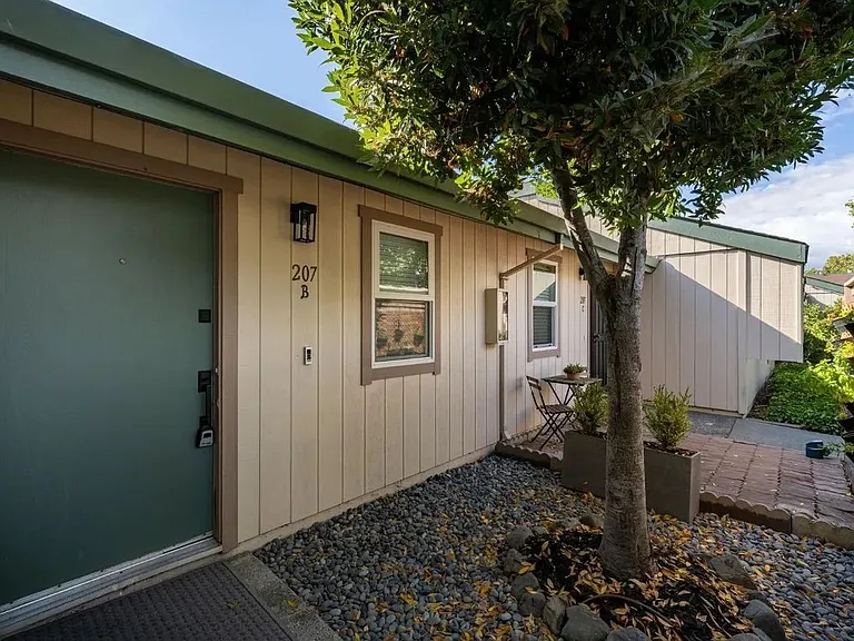 207 Stony Point Rd #B — Photo 3