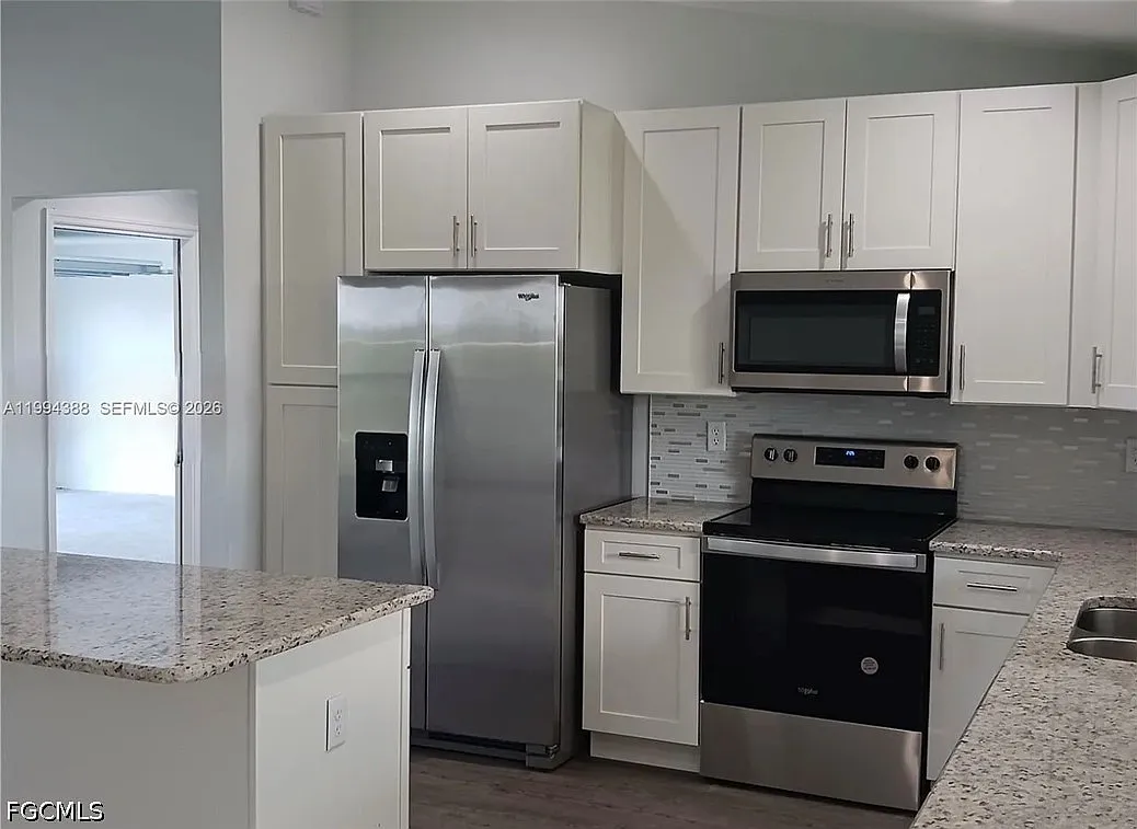 3 bed, 2.0 bath, 1462 sqft, $1,900 — Photo 3