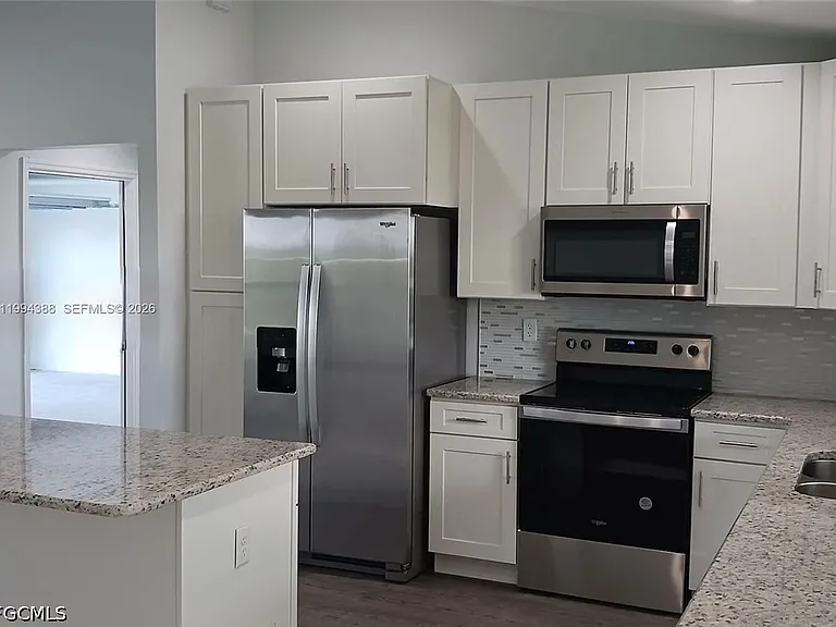 634 Royce Rd — Photo 3