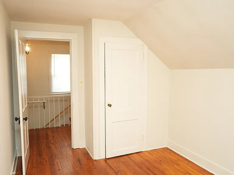 109 Piedmont Ave N — Photo 12
