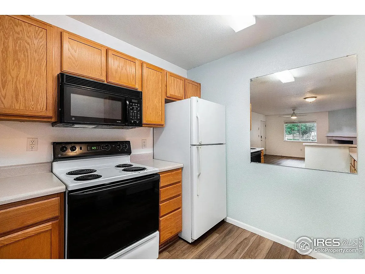 Kitchen - 1120 City Park Ave #E102