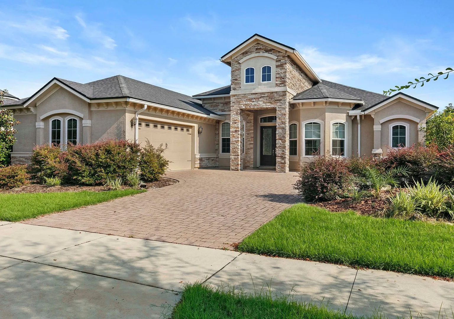 Newly built single-family house in Oakmont community with 4 bedrooms, 3 bathrooms, plus an office... — Photo 1