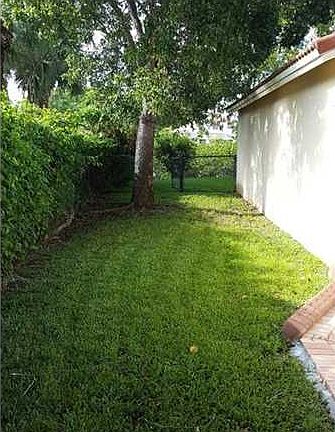 4th image of 1196 SW 180th Ter