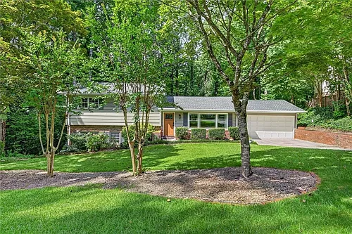 4100 Shawnee Ln NE Photo 1