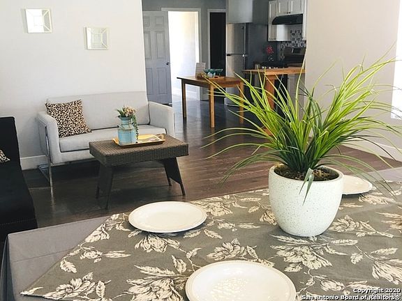 4th image of 1134 W Gramercy Pl