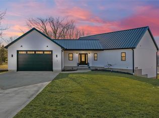 15 Oak Pointe, Neoga, IL 62447