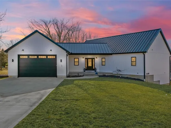 15 Oak Pointe, Neoga, IL 62447