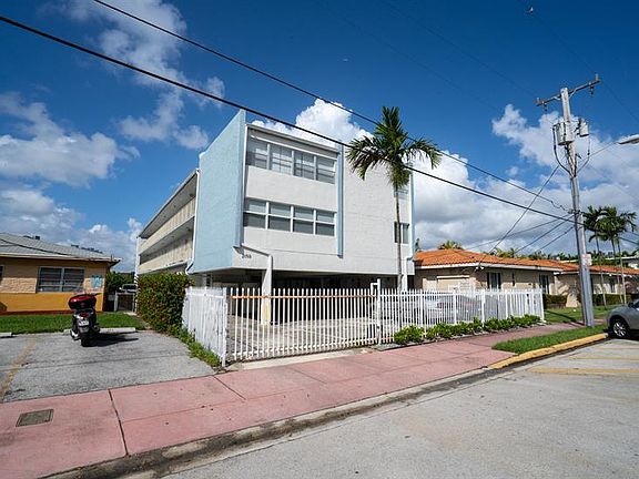 3rd image of 2150 Bay Dr Unit 10-2150-10