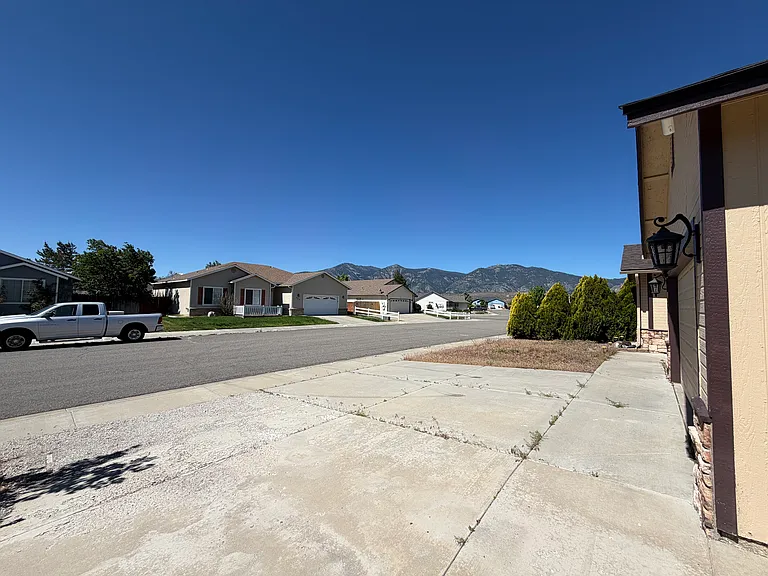 974 Hilltop Dr — Photo 20