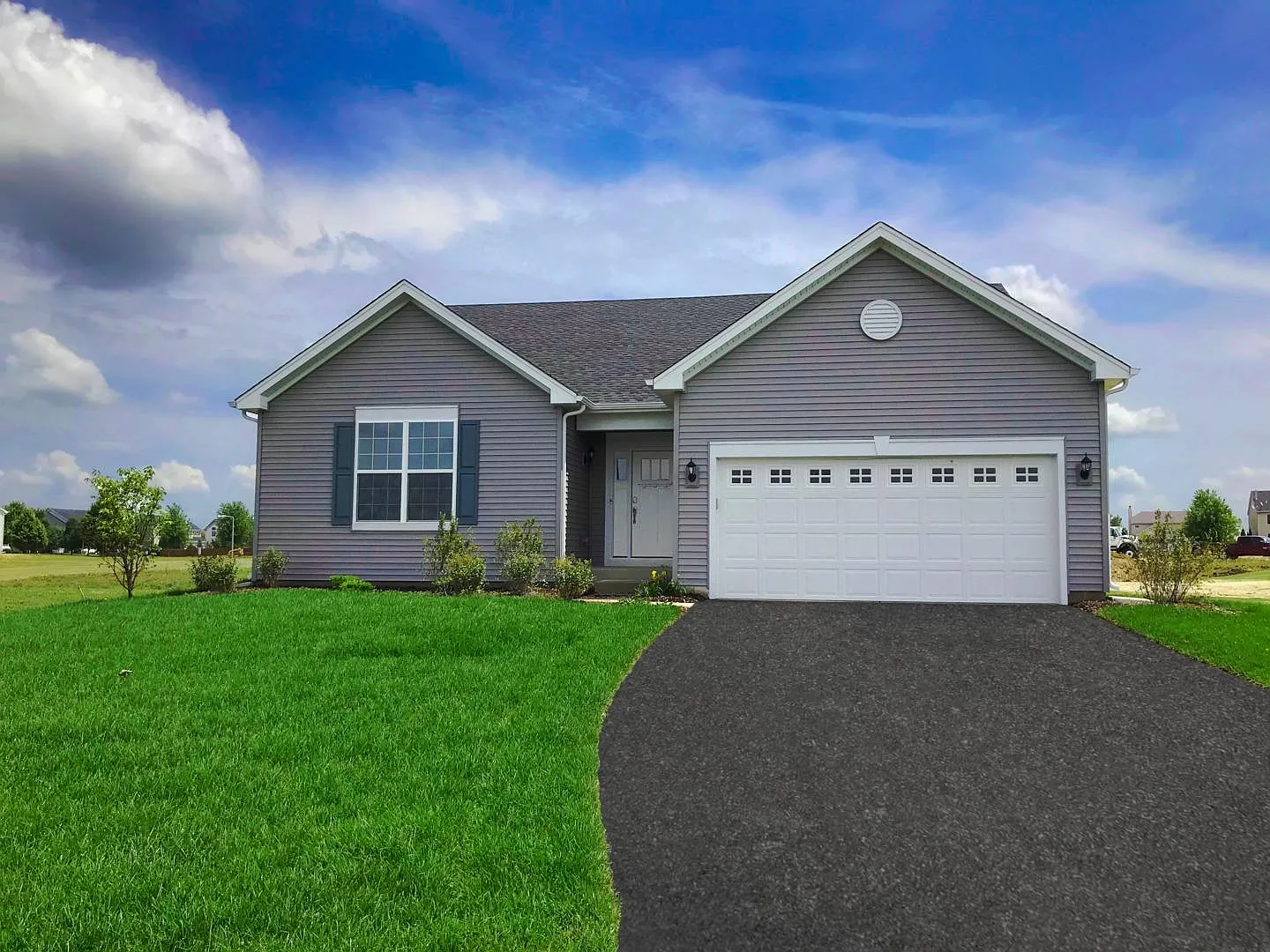 2176 Country Hills Dr photo 1