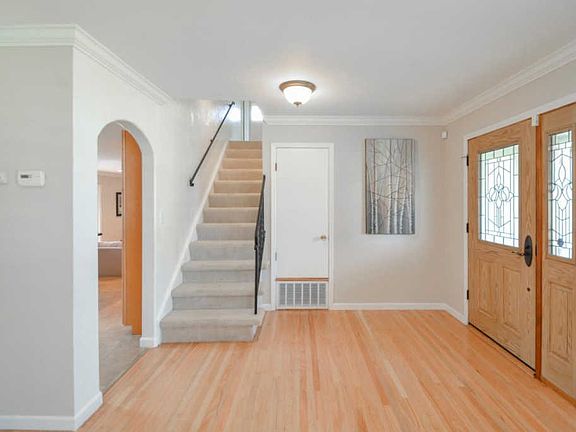 3rd image of 234 Warwick Dr