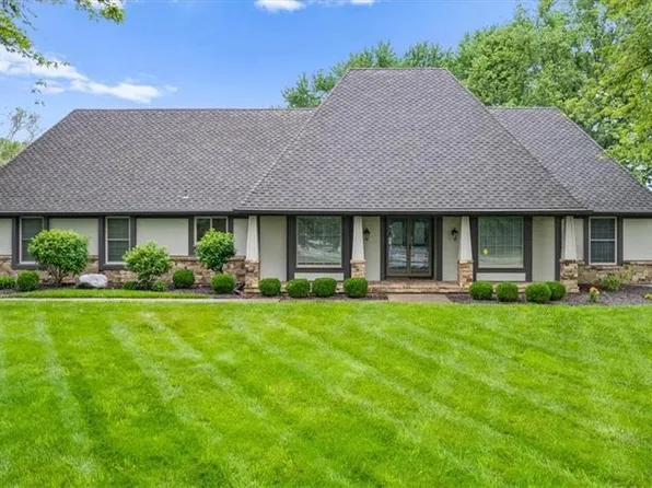 3900 W 141st Dr, Leawood, KS 66224