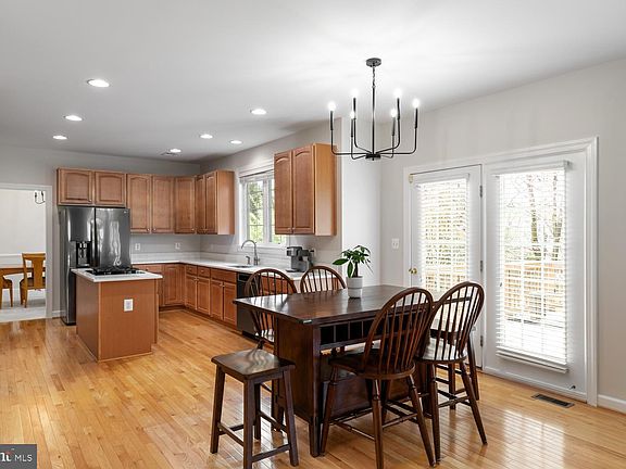 4th image of 903 Lackawanna Way NE