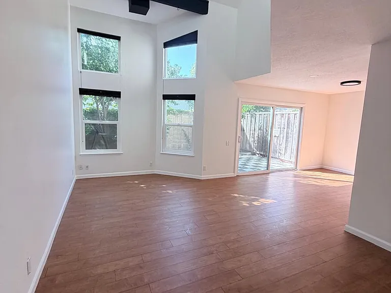 4057 San Francisco Ter — Photo 3
