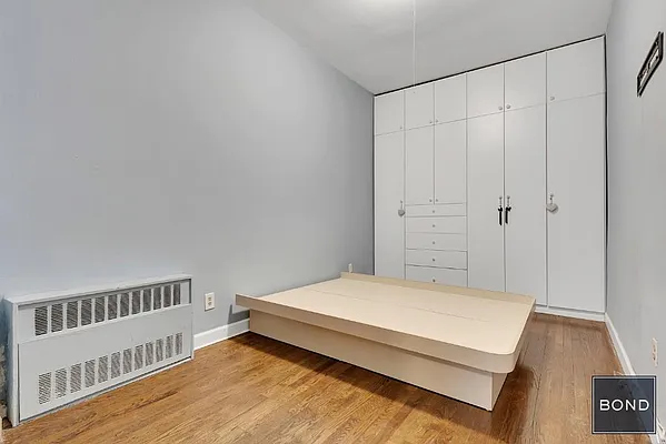 Sold by Bond New York | media 4