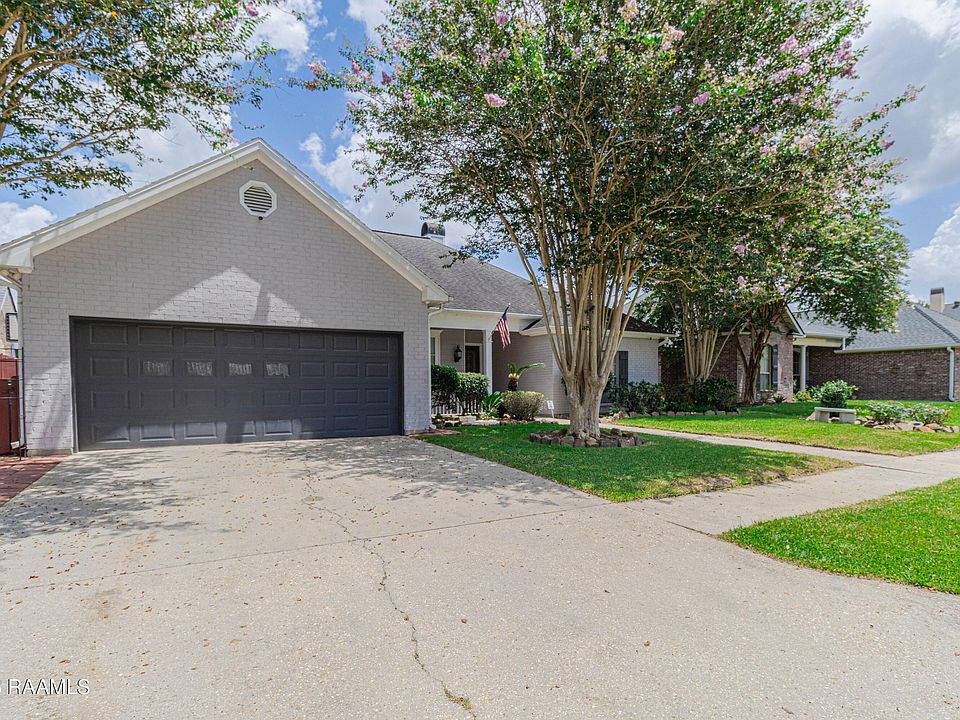 1st image of 104 Hyacinth Dr