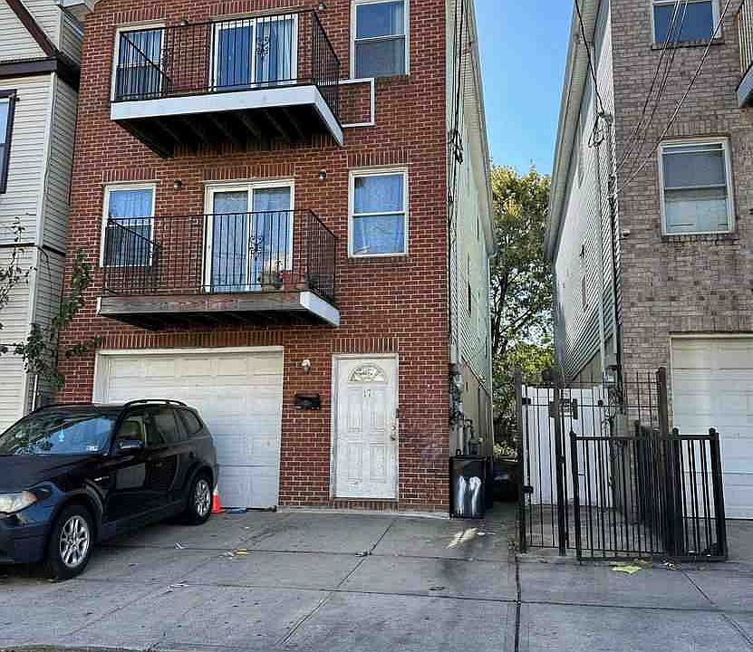 2nd image of 17 Grant Ave