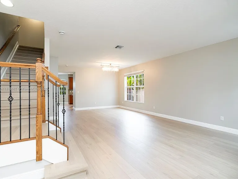 2028 SW 16th Ter #2028 — Photo 5