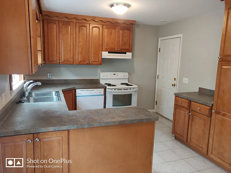 411 W Hickory St — Photo 5