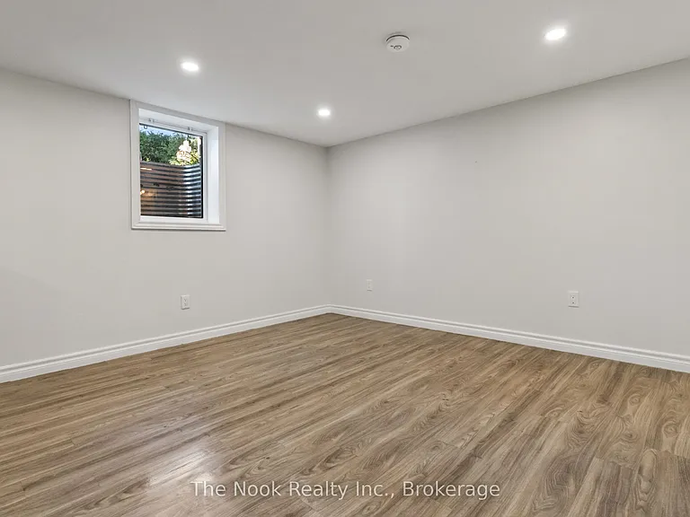 464 Gibbons St #BASEMENT — Photo 26