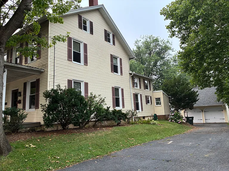 Semi-attached home, shared driveway, 2 car garage