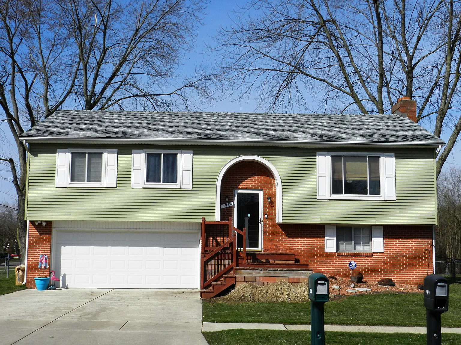 5980 Huntington Dr photo 1