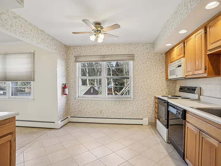 2 Eisenhower Rd — Photo 10