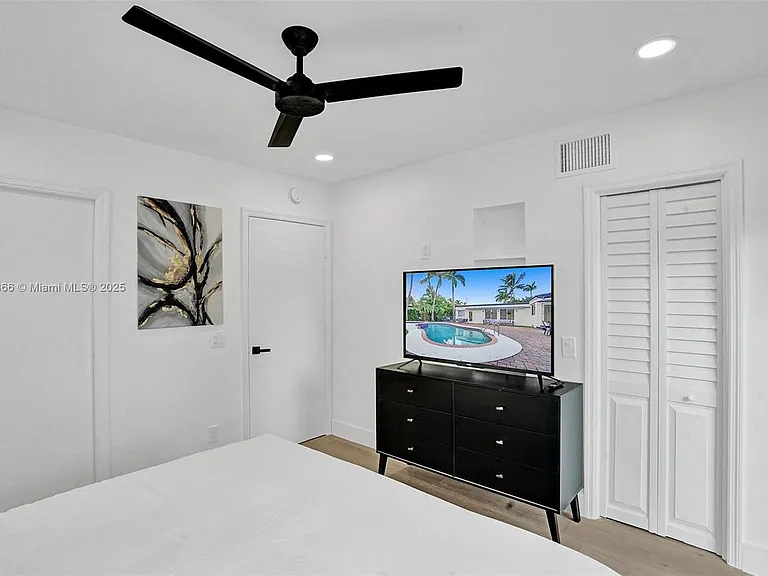 725 Harrison St — Photo 47
