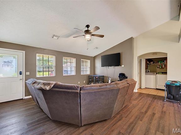 3rd image of 1137 Applelane Dr