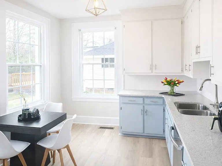 Kitchen Dining Area