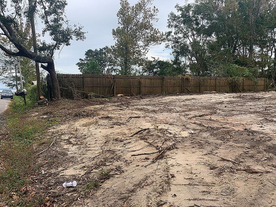 2nd image of 915 Stewart Rd