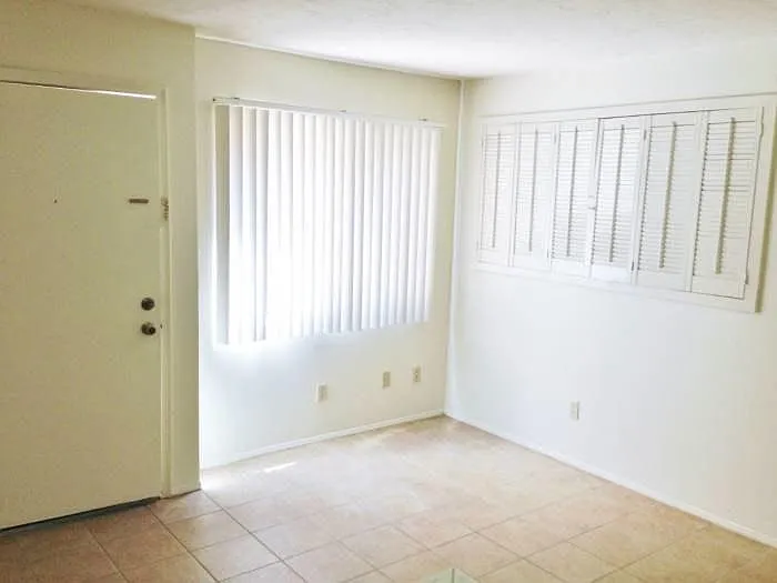 1810 E Blacklidge Dr #307 — Photo 5