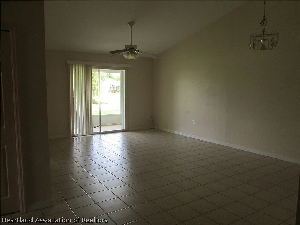 2 bed, 2.0 bath, 1027 sqft, $1,225 — Photo 2