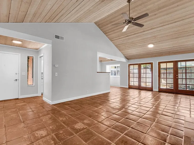 564 Willow Ct — Photo 4