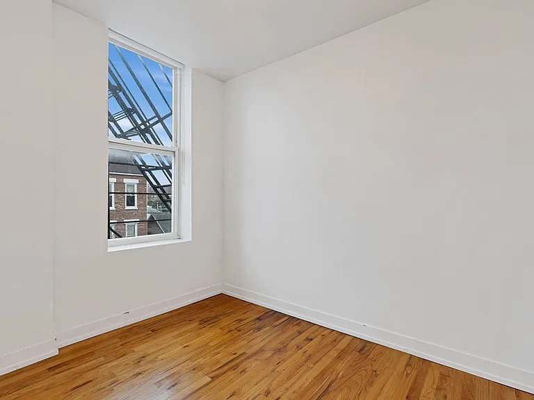 1942 S May St #3F — Photo 13