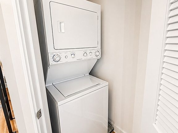 4th image of 491 Dutton St Unit 505
